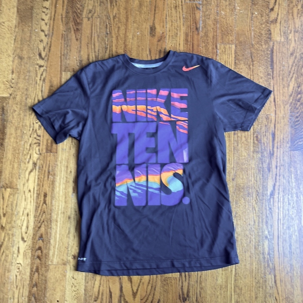Nike Challenge Court Lava T-Shirt.